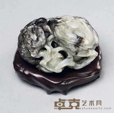 MING DYNASTY， 16TH/17TH CENTURY A MOTTLED WHITE AND GREY JADE LION GROUP 